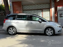 Usata 2011 Peugeot 5008 Monovolume | 2900 € (Buon prezzo)