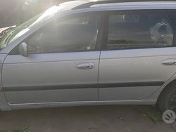 Grigio Usata 2005 Toyota Avensis Tre volumi | 1300 € (Buon prezzo)