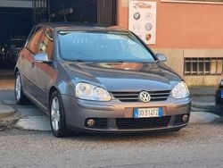 Grigio Usata 2006 VW Golf V Comfortline Tre volumi | 3990 € (Buon prezzo)