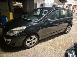 Nero Usata 2011 Renault Scénic III Monovolume | 3500 € (Buon prezzo)