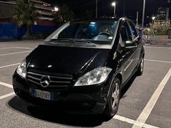 Nero Usata 2011 Mercedes A180 Tre volumi | 2300 € (Super prezzo)