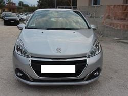 Argento Usata 2016 Peugeot 208 Allure Due volumi | 7399 € (Buon prezzo)