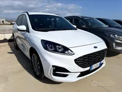 Bianco Usata 2024 Ford Kuga ST-Line SUV | 27.900 € (Buon prezzo)