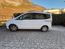Usata 2015 Ford Tourneo Courier Monovolume | 11.000 € (Molto cara)