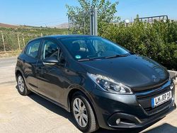 Grigio Usata 2016 Peugeot 208 Due volumi | 5500 € (Ottimo prezzo)