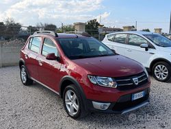 Rosso Usata 2015 Dacia Sandero Prestige Tre volumi | 7600 € (Buon prezzo)