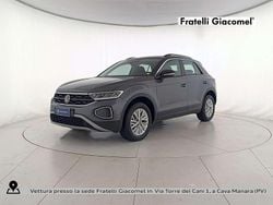 Indium grey metallizzato nero Usata 2024 VW T-Roc Life SUV | 25.900 € (Ottimo prezzo)