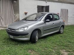 Grigio Usata 2001 Peugeot 206 Due volumi | 3000 € (Buon prezzo)
