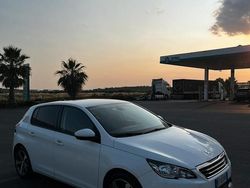 Bianco Usata 2015 Peugeot 308 Allure Tre volumi | 9990 € (Cara)
