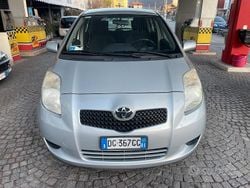 Grigio Usata 2007 Toyota Yaris Tre volumi | 4299 € (Buon prezzo)