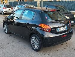 Nero Usata 2016 Peugeot 208 Due volumi | 6800 € (Buon prezzo)