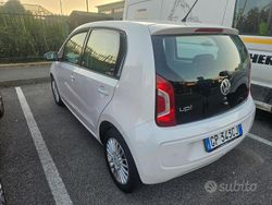 Bianco Usata 2014 VW up! Due volumi | 6000 € (Buon prezzo)