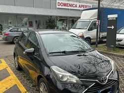 Nero Usata 2015 Toyota Yaris Due volumi | 7800 € (Buon prezzo)