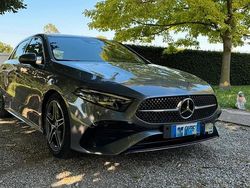 Grigio Usata 2023 Mercedes A180 AMG line Due volumi | 37.000 € (Molto cara)
