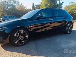 Usata 2024 Mercedes A180 AMG line Tre volumi | 33.000 € (Buon prezzo)