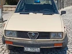 Giallo Usata 1980 Alfa Romeo Alfetta Tre volumi | 5500 €