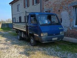 Blu/azzurro Usata 1987 Nissan Trade | 3800 €