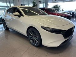 Bianco Nuova 2025 Mazda 3 Exclusive Tre volumi | 26.900 € (Buon prezzo)