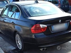Nero Usata 2006 BMW 330 Tre volumi | 2500 €