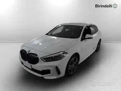 Alpin white pastello Usata 2021 BMW 118 M Sport Due volumi | 28.300 € (Buon prezzo)