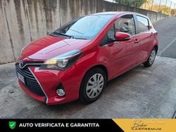 Rosso Usata 2015 Toyota Yaris Active Due volumi | 8900 € (Buon prezzo)