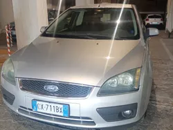 Usata 2005 Ford Focus Tre volumi | 1200 € (Buon prezzo)