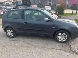 Grigio Usata 2003 VW Polo Comfortline Tre volumi | 2400 € (Buon prezzo)