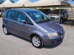 Grigio Usata 2005 Fiat Idea Monovolume | 4900 € (Molto cara)