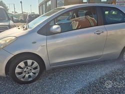 Grigio Usata 2006 Toyota Yaris Tre volumi | 4500 € (Buon prezzo)