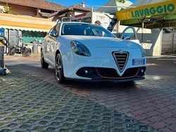 Usata 2011 Alfa Romeo Giulietta Tre volumi | 4200 € (Buon prezzo)