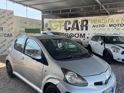 Grigio Usata 2010 Toyota Aygo Connect Style Due volumi | 2999 € (Ottimo prezzo)