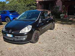 Nero Usata 2009 Renault Clio III Tre volumi | 3000 € (Buon prezzo)