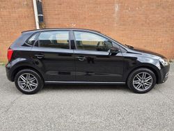 Nero Usata 2015 VW Polo Comfortline Tre volumi | 7900 € (Buon prezzo)