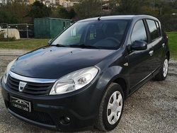 Nero Usata 2008 Dacia Sandero Due volumi | 3100 € (Molto cara)