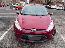Rosso Usata 2009 Ford Fiesta Titanium Tre volumi | 3300 € (Buon prezzo)
