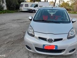 Grigio Usata 2010 Toyota Aygo Due volumi | 3800 € (Buon prezzo)
