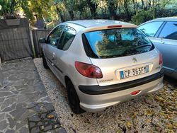 Grigio Usata 2004 Peugeot 206 Tre volumi | 900 € (Buon prezzo)