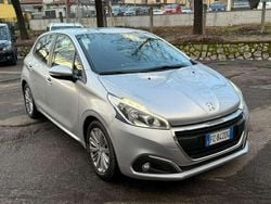 Argento Usata 2016 Peugeot 208 Allure Due volumi | 7900 € (Buon prezzo)