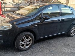 Marrone Usata 2009 Fiat Grande Punto Due volumi | 2500 € (Ottimo prezzo)