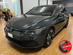 Grigio Usata 2022 VW Golf VIII Tre volumi | 20.499 € (Buon prezzo)