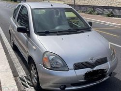 Argento Usata 2003 Toyota Yaris Sol Tre volumi | 700 € (Ottimo prezzo)