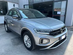 Pyrit silver met Usata 2023 VW T-Roc Life SUV | 25.900 € (Buon prezzo)