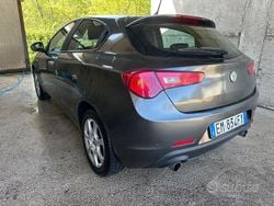 Grigio Usata 2012 Alfa Romeo Giulietta Tre volumi | 3500 € (Ottimo prezzo)