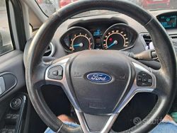 Grigio Usata 2014 Ford Fiesta Due volumi | 6500 € (Cara)