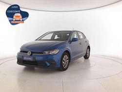 Reef blue metallizzato Usata 2023 VW Polo Life Tre volumi | 17.500 € (Buon prezzo)