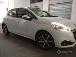 Bianco Usata 2016 Peugeot 208 Due volumi | 8900 € (Buon prezzo)