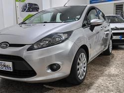 Argento Usata 2011 Ford Fiesta Tre volumi | 4800 € (Buon prezzo)
