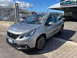 Argento Usata 2017 Peugeot 2008 Active SUV | 11.800 € (Buon prezzo)