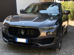 Grigio Usata 2018 Maserati Levante SUV | 25.500 €