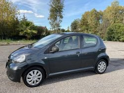 Grigio Usata 2010 Toyota Aygo Due volumi | 4300 € (Buon prezzo)